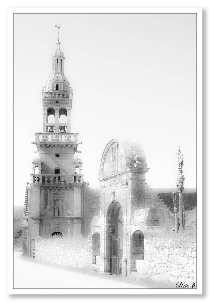 Chapelle de Sainte-Marie du Menez-Hom , une architecture unique au pied du plus haut sommet du Finistère Sud