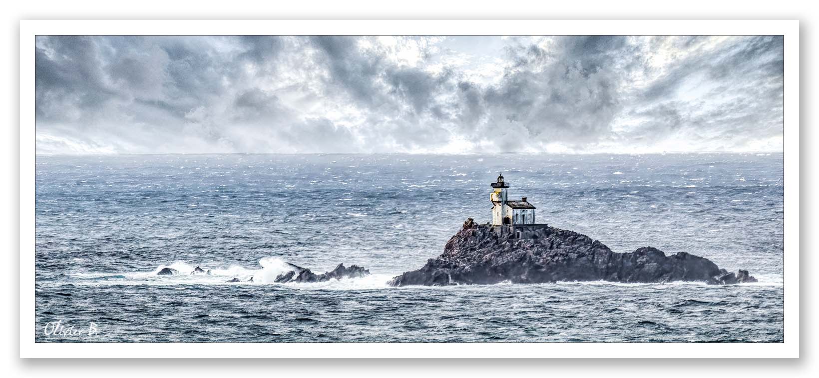 Le phare de Tevennec, gardien solitaire des navires à la pointe du raz, mystérieusement hanté